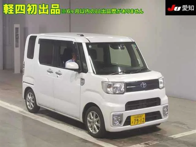 Toyota Pixis Mega LA700A 2021